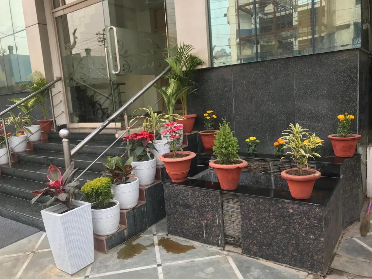 Hotel Sunrise Inn Lucknow Luaran gambar